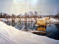 Srušeni most na rijeci Kupi prema Brestu zimi. Jedna od rijetkih fotografija